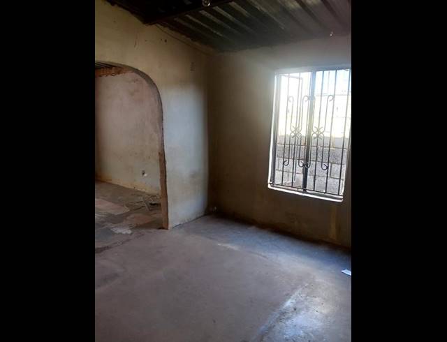 2 BEDROOM HOUSE FOR SALE IN TSHEPISONG